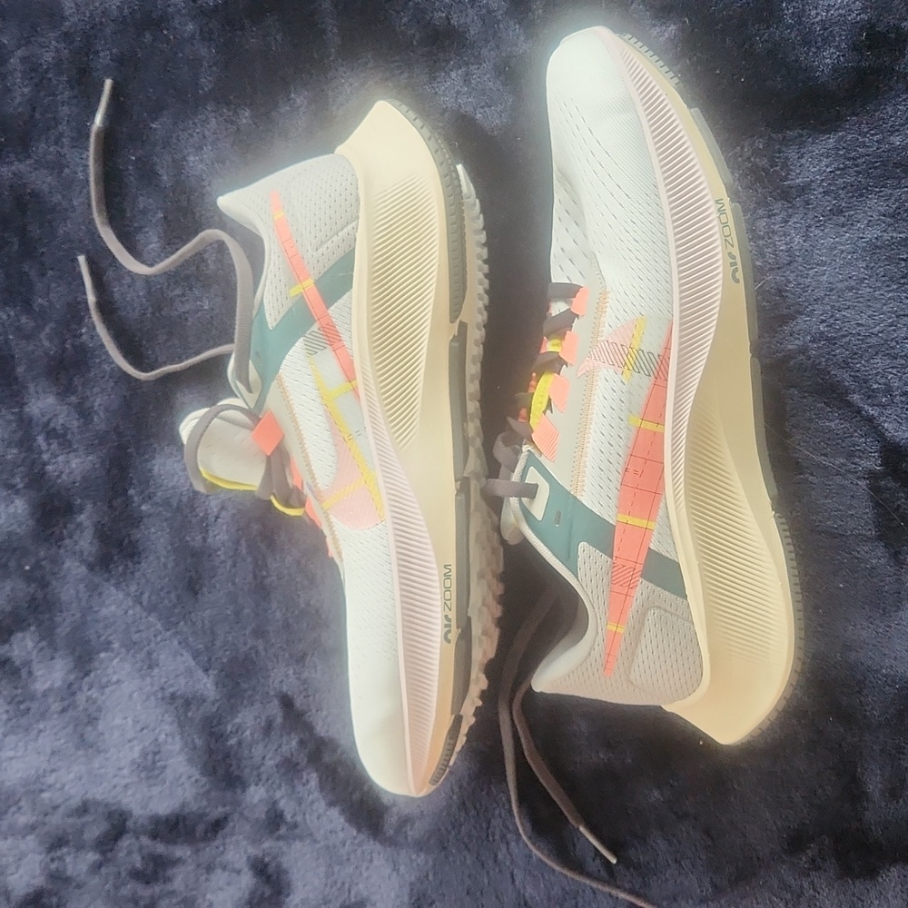 LIKE NEW Nike air zoom pegasus